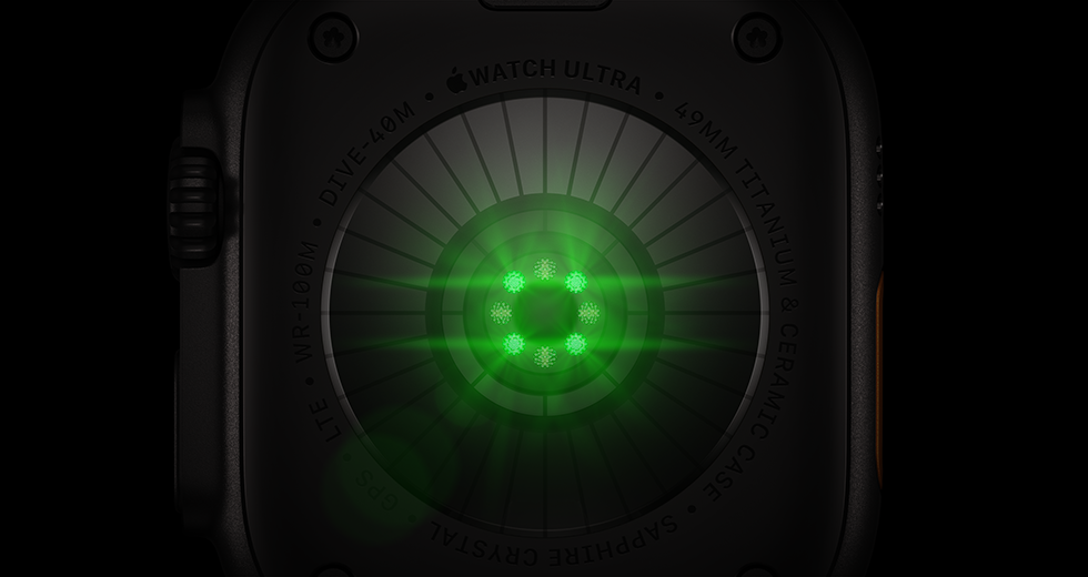 Rückseite der Apple Watch Ultra 4, Titangehäuse, Farbe Schwarz, mehrere runde Sensoren mit grün leuchtenden LEDs